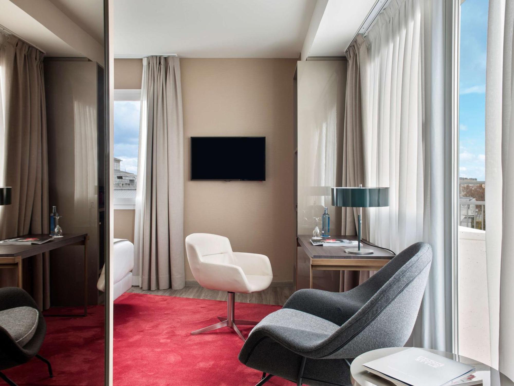 فندق إن إتش كوليكشن مدريد سيوسيا المظهر الخارجي الصورة A room at the hotel