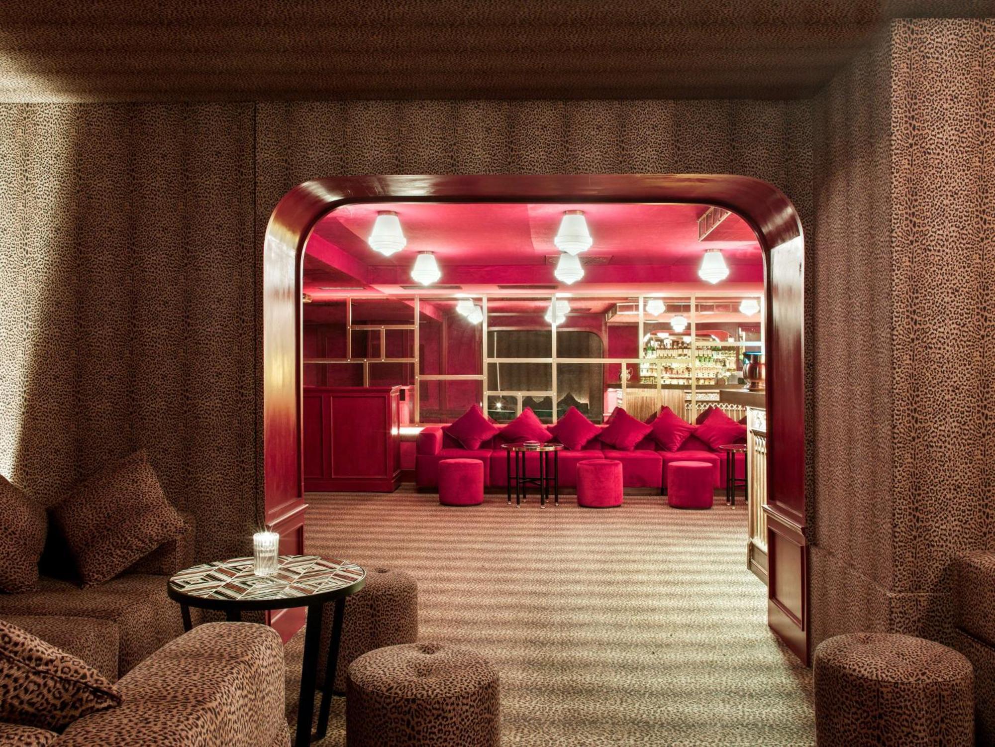 فندق إن إتش كوليكشن مدريد سيوسيا المظهر الخارجي الصورة The interior of the nightclub