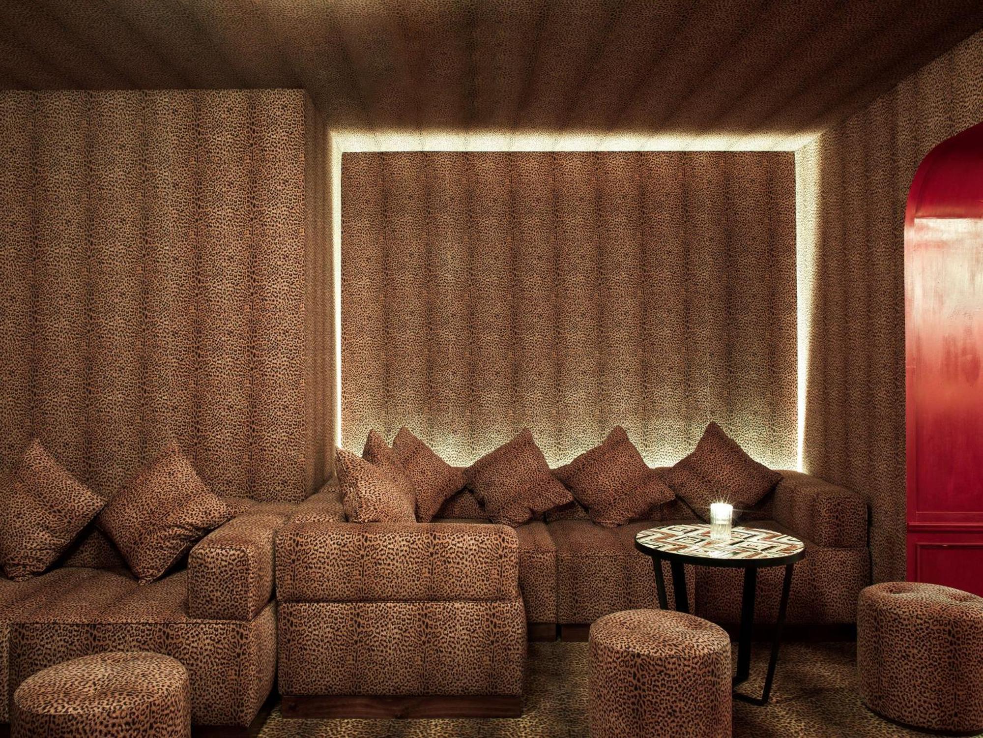 فندق إن إتش كوليكشن مدريد سيوسيا المظهر الخارجي الصورة The interior of the restaurant
