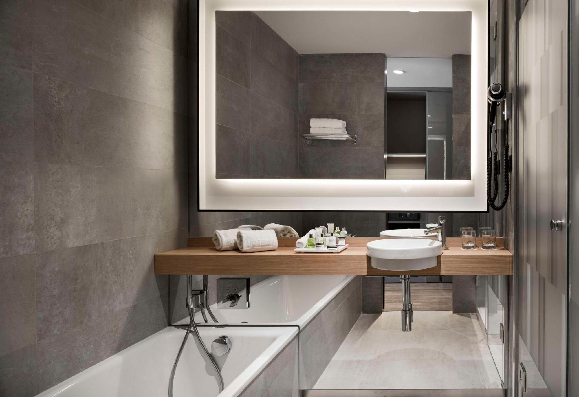 فندق إن إتش كوليكشن مدريد سيوسيا المظهر الخارجي الصورة Bathroom