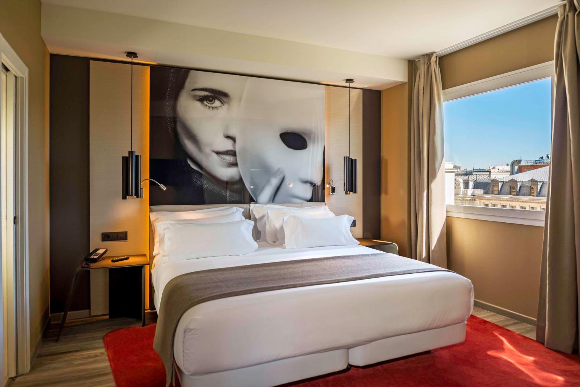 فندق إن إتش كوليكشن مدريد سيوسيا المظهر الخارجي الصورة A room at the hotel